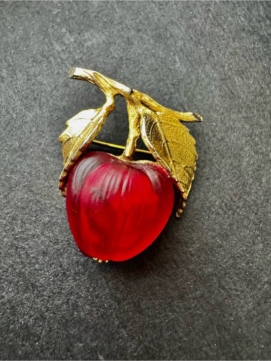 Napier Jewelry - Vintage Napier Apple Brooch: Frosted Lucite & Gold-Tone